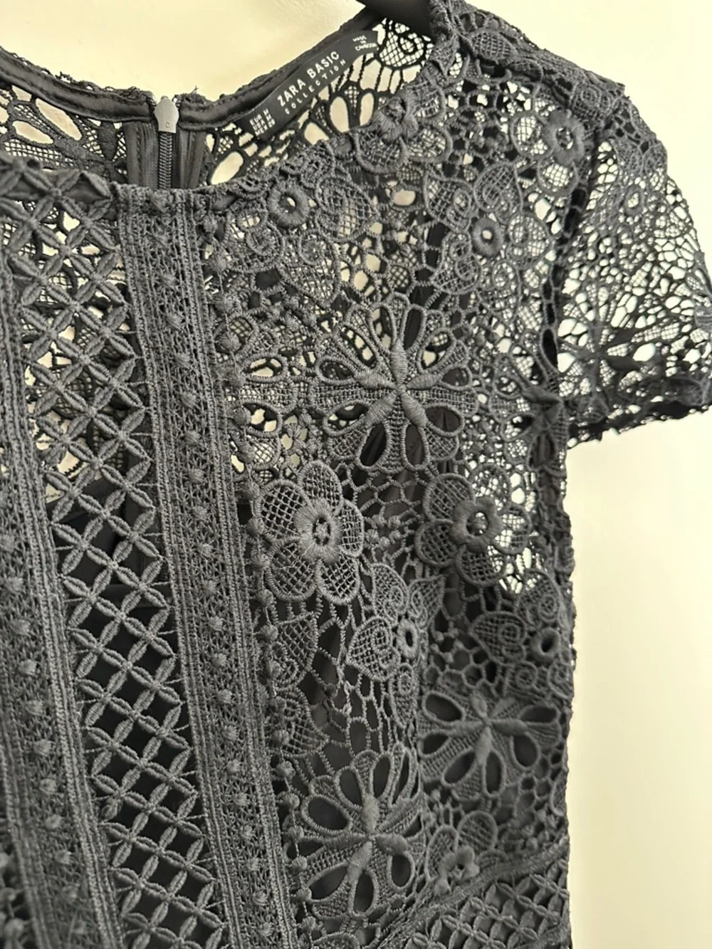 Zara Basic  Black Floral Lace Short Sleeve Mini Dress - Picture 4 of 10